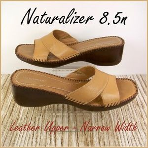 8.5N Naturalizer Slip-on Sandals Tan Leather Upper